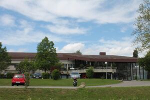 Große Dachflächen auf dem Dorfgemeinschaftshaus