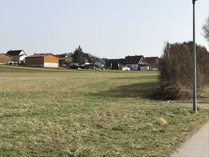 Rechts bzw. unterhalb des Schuppens ist der neue Stall geplant