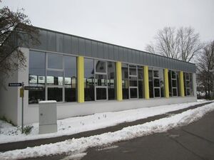 Schulturnhalle mit neuen Fenstern